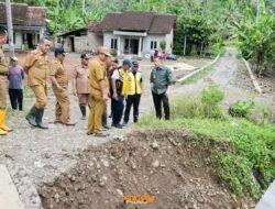 Bupati Pesawaran Tinjau Lokasi Banjir di Way Khilau, Fokus Normalisasi Sungai dan Penanganan Pascabencana