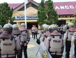 Polres Tanggamus Gelar Simulasi Pengamanan Unjuk Rasa Jelang May Day