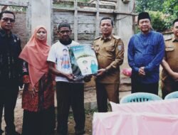 Bupati Pringsewu Serahkan Bantuan Korban Bencana Alam